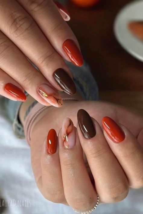 Nail For Fall Autumn, Nails Acrylic Autumn Colors, Gel Nail Designs Autumn 2024, Nail Autumn Design, Fall Vibe Nails, Red Fall Nails Ideas, Nail Fall 2024, Simple But Elegant Nails, Nails Autumn 2024