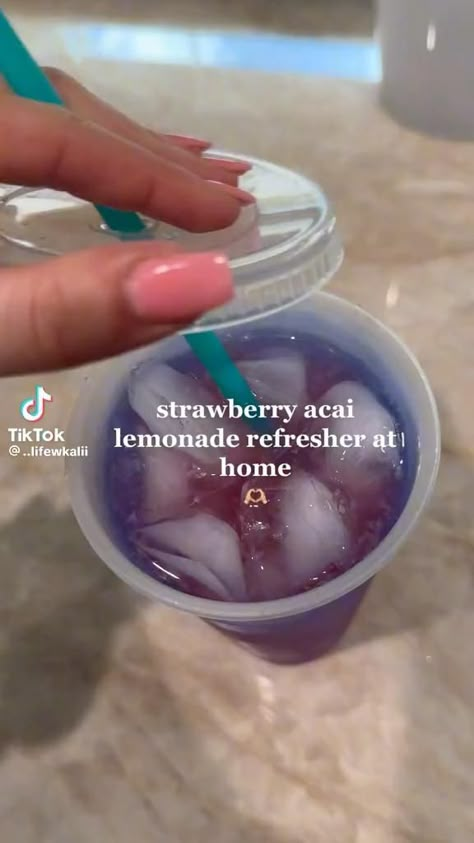 Starbucks Drink Menu, Starbucks Secret Menu Recipes, Cold Starbucks Drinks, Fun Drink Recipe, Starbucks Drinks Diy, Secret Starbucks Recipes, Iced Starbucks Drinks, Secret Starbucks Drinks, Starbucks Secret Menu Drinks