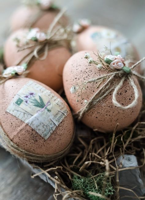 How to Make Vintage Style Easter Eggs Easter Eggs Hunt Ideas, Easter Eggs Hunt, Easter Egg Hunt Ideas, Egg Hunt Ideas, Easter Egg Projects, Giant Easter Eggs, Vintage Easter Baskets, Scrapbook Paper Flowers, Small Scrapbook