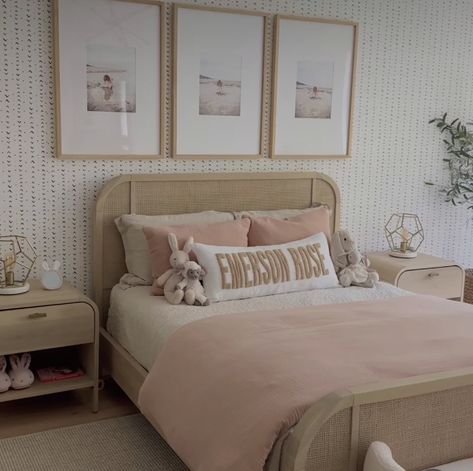 Queen Bed Girls Bedroom, Neutral Toddler Girl Room, Neutral Girls Bedroom, Baños Shabby Chic, Big Kids Room, Toddler Girl Room, Kids Bedroom Designs, Simple Room