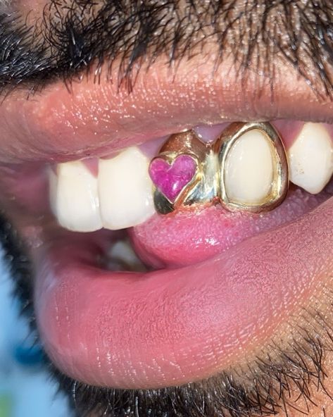 Grill Jewelry, Pink Grillz, Gangsta Grillz, Teeth Gems, Pretty Teeth, Dental Jewelry, Grillz Teeth, Teeth Design, Teeth Caps