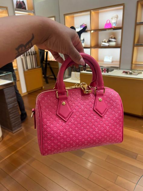 #louisvuittonhandbags Luxury Bags Collection, Expensive Handbags, Girly Bags, Cute Handbags, Fancy Bags, Luxury Purses, Bag Collection, Classic Bags, Pretty Bags