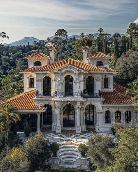 Monaco Villa, Monaco House, Castle House Design, Beautiful Boards, Italy House, Luxury Houses Mansions, Gorgeous Houses, Castle House, Italian Villa