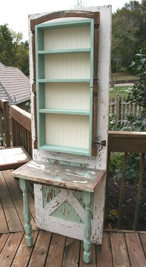 It might seem nuts at first but it’s actually brilliant to hang your doors like this Old Door Projects, Vintage Screen Doors, Door Diy Projects, Recycled Door, Potting Benches, Old Wood Doors, Garden Wood, Door Garden, Old Wooden Doors