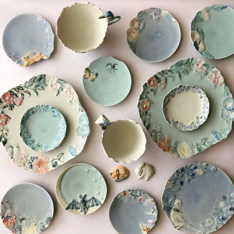 Pottery Lessons, Pottery Crafts, Diy Pottery, Ceramics Pottery Art, Clay Art Projects, A Fairy Tale, Ceramics Ideas Pottery, Pottery Plates, Natural Scenery