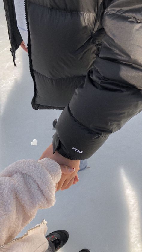 ice skating, ice skating aesthetic, couple goals, couples aesthetic, private couple photos, winter outfit inspo, winter outfit aesthetic, ice skating outfit, ice skating candies, candid, couple ig story inspo, couples instagram story, date idea, winter date, aesthetic Snow Pictures, Aesthetic Couple, Couple Picture Poses, Winter Love, Cute Couples Photos, Couples Poses For Pictures, Fashion Mistakes, Winter Aesthetic, Paros