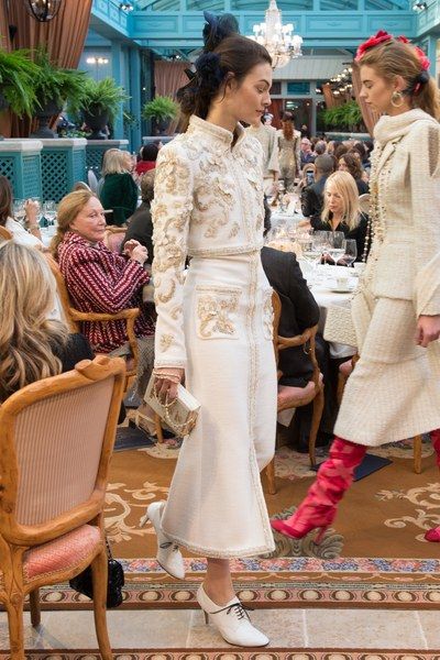 Moda Chanel, Mode Chanel, Chanel Couture, French Fashion Designers, Chanel Fashion, Vogue Fashion, Beauty Life, Vogue Paris, Fashion 2017