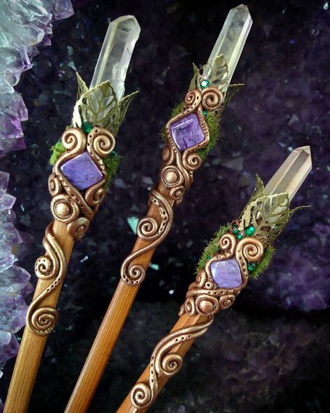 Clay Wands Diy, Crystal Wand Diy, Wands Diy, Magical Stick, Wicca Wand, Crystal Wands, Wand Crystal, Magical Beings, Magic Stick