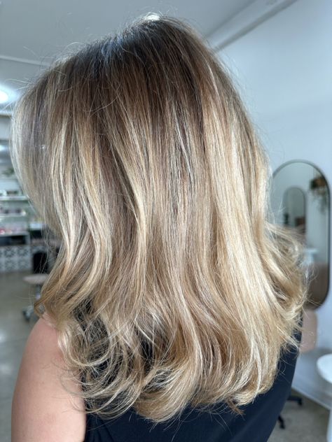 Blonde With Blended Roots, Warm Blonde With Shadow Roots, Blonde With Root Shadow, Root Shadow Blonde, Blonde Hair Shadow Root, Root Shadow, Blonde Lowlights, Hair Shadow, Creamy Blonde