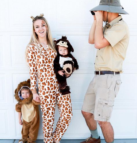 Family Halloween costume. Family zoo. Halloween costume Family Costumes For 3, Disney Family Costumes, Family Halloween Costume Ideas, Family Themed Halloween Costumes, Safari Costume, Meme Costume, Giraffe Costume, Sandy Grease, Family Halloween Costume