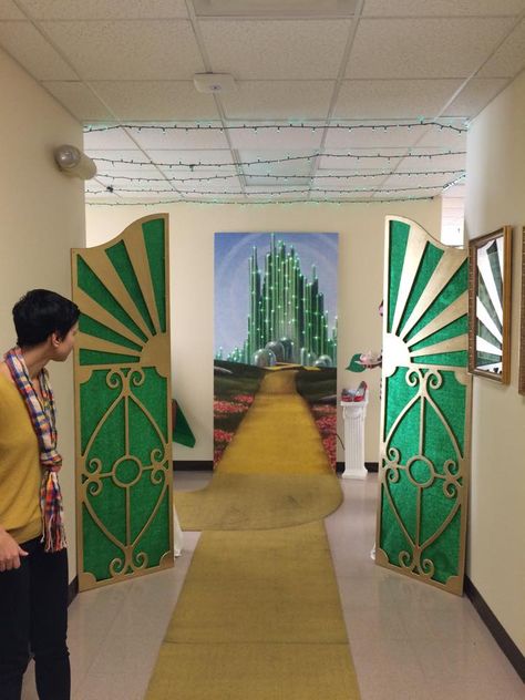 The Gift & Apparel Department decorate for Crunchy Munch Day at the Corporate Offices! Wizard Of Oz Office Decor, Emerald City Theme, Cinema Decoration, Emerald City Party, Wizard Of Oz Emerald City, Halloween Booth, Wizard Of Oz Set, Wizard Of Oz Play, Wicked Party