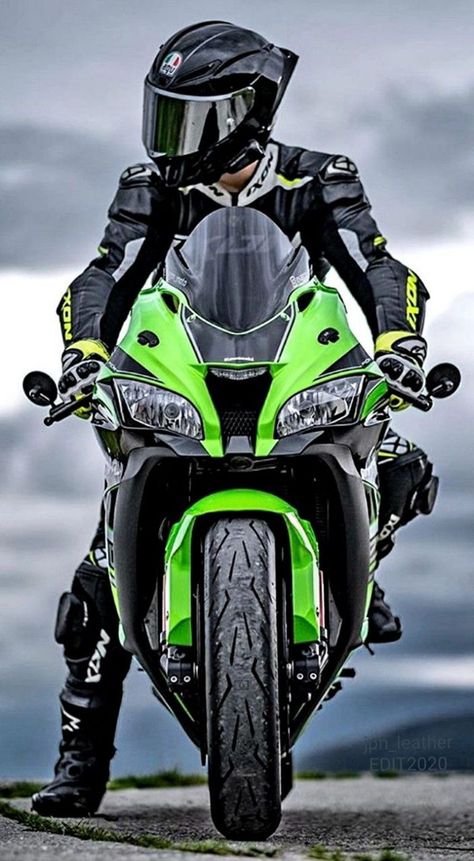 Kawasaki Ninja Bike, Gt Bikes, Ninja Bike, Motorcycle Race Suit, Hot Biker Guys, Ninja 400, Bike Leathers, Kawasaki Bikes, Motorcycle Men