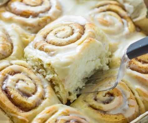 Quick+Cinnamon+Buns+(19+of+23) Quick Cinnamon Rolls, Cinnamon Bun Recipe, Fluffy Cinnamon Rolls, The Recipe Critic, Recipe Critic, Homemade Dough, Cinnamon Rolls Homemade, Cinnamon Rolls Recipe, Diet Keto