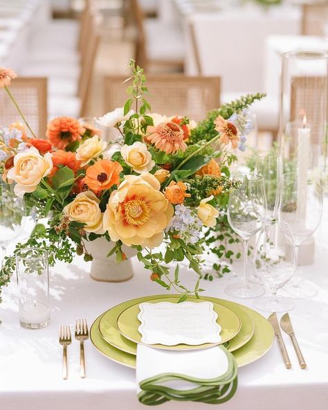 Chartreuse Wedding Decor, Citrus Wedding Colors, Positano Party, Thanksgiving Florals, Chartreuse Wedding, Tangerine Wedding, Round Wedding Tables, Chelsea Wedding, Orange Wedding Flowers