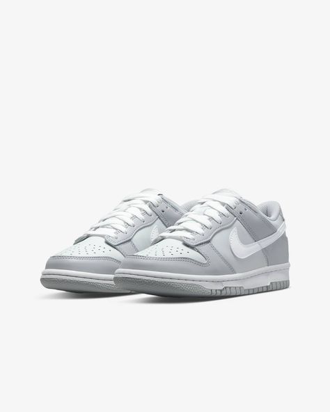 Nike Dunk Low Big Kids' Shoes. Nike.com Estilo Cholo, Kids Uniforms, Monochromatic Color Scheme, Nike Models, Look Retro, White Shoes Sneakers, White Wolf, Nike Kids, Nike Dunk Low