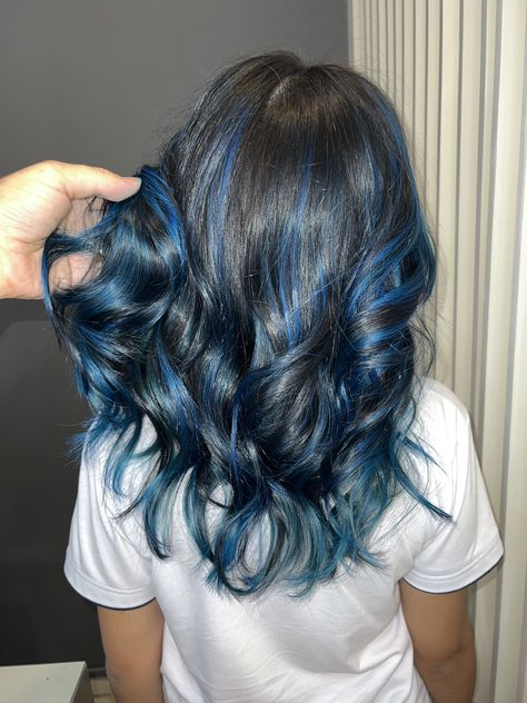 Dark Blue Hair Dye, Red Hair Streaks, Blue Hair Streaks, Hair Dye Tips, Dyed Hair Blue, Blue Black Hair, Dark Blue Hair, Hair Streaks, Dyed Hair Inspiration