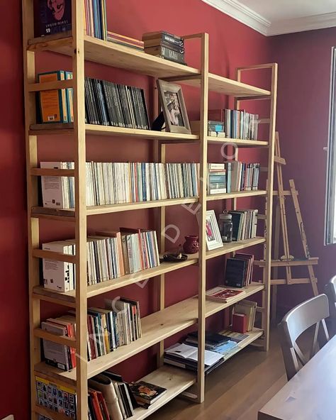 Simple Wood Bookshelf, Diy Open Bookshelves, Simple Library Design, Wooden Library Bookshelves, Simple Bookshelf Ideas, Diy Open Bookshelf, Light Wood Bookshelf, Wooden Book Shelf Design, Wood Library Shelves