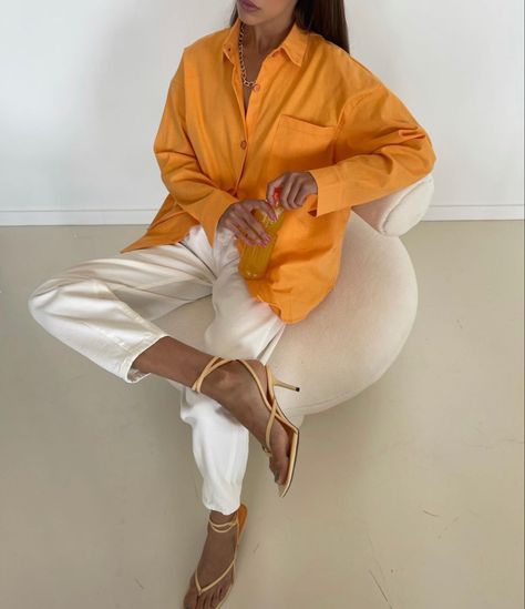 Yellow Jeans Outfit, Orange Shirt Outfit, Summer Linen Outfits, Linen Shirt Outfit, Shirt Outfit Summer, Oversize Outfit, Linen Shirts Women, America Latina, Orange Outfit