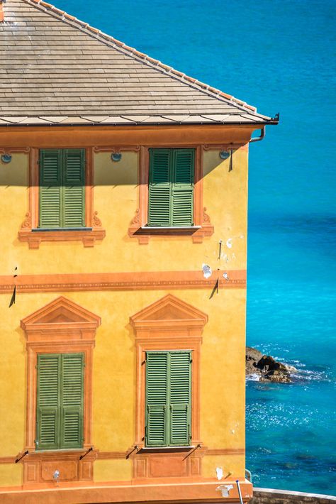 The colours of the Riviera French Riviera House, Italian Riviera Aesthetic, 60s France, French Riviera Aesthetic, Riviera Aesthetic, Mediterranean Lifestyle, Sales Center, Italian Riviera, House Color Palettes