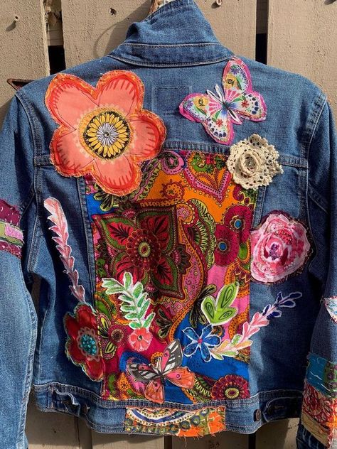 Denim Diy Clothes, Upcycled Denim Jacket, Diy Denim Jacket, Denim Crafts Diy, Embellished Denim Jacket, Denim Art, Boho Denim, Diy Jacket, Repurposed Clothing