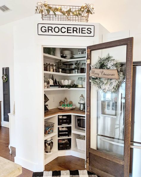 Tamela on Instagram: “I added a little bit of Christmas cheer to our Butler's pantry!! 🎄 I would have liked to have done more but it just isn't going to happen…” Organiser Son Dressing, Cottage Kitchen Cabinets, Open Pantry, Modern Farmhouse Decor Ideas, Corner Storage Cabinet, Country Kitchen Cabinets, Corner Pantry, Pantry Shelving, Kitchen Pantry Design