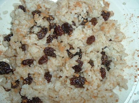 Raisins Just A Pinch Recipes, Cooked Rice, Caramel Recipes, Just A Pinch, Food Club, Savory Sauce, Fall Kitchen, A Bowl, Stir Fry