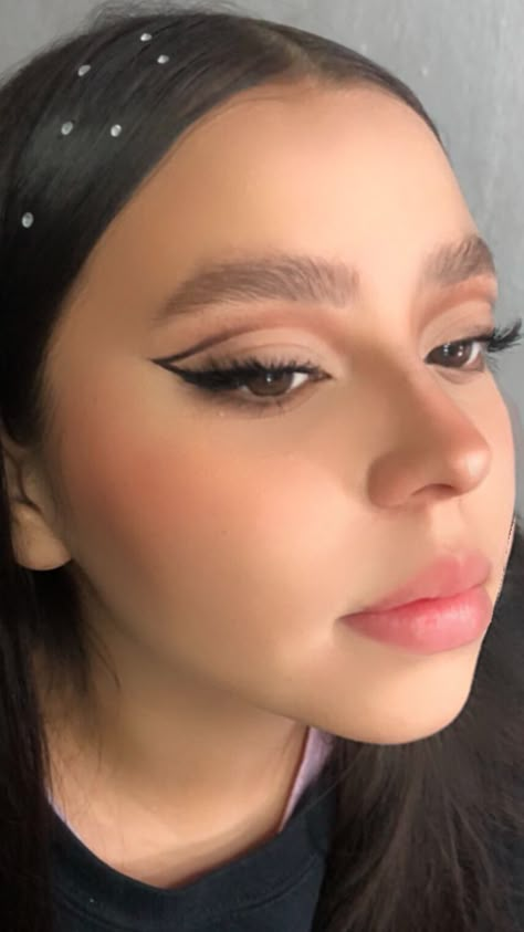 Graphic eyeliner en 2022 | Maquillaje de ojos colorido, Maquillaje de ojos fácil, Diseños de maquillaje de ojos Mekap Mata, Rhinestone Makeup, Prom Eye Makeup, Graphic Eyeliner, Eye Makeup Pictures, Smink Inspiration, Makijaż Smokey Eye, Eye Makeup Designs, Dope Makeup