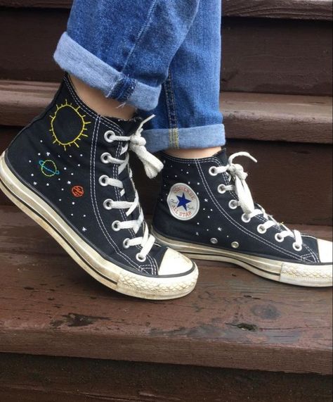 Space Converse, Hoco Shoes, Designer Shoes Gucci, Indie Shoes, Gucci 2020, Converse Outfit, Outfit 2020, Black High Top Converse, Embroidery Shoes