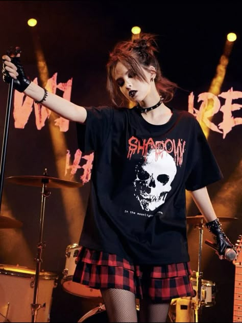 Moshpit Outfit, Punk Outfits For Women 80s, Fem Punk Outfits, Female Punk Outfits, Rock Punk Outfit, Red Punk Aesthetic, Pop Punk Concert Outfit, Punk Rock Outfits For Women, Metal Outfits Women