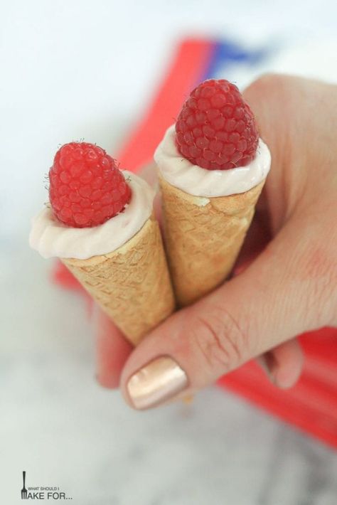 Cheesecake Cones, Waffle Cone Recipe, Cone Dessert, Ice Cream Waffle Cone, Graduation Desserts, Work Recipes, Cake In A Cone, Mini Ice Cream Cones, Mini Appetizers