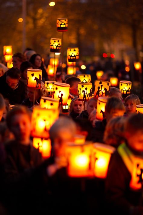 St. Martin's Day (#Martinstag) - Germany | This holiday originated in France, then spread to Germany, Scandinavia, and Eastern Europe. It celebrates the end of the agrarian year and the beginning of harvesting. Homemade Lanterns, Christian Festival, Lantern Parade, St Martin Of Tours, Winter Carnival, Light Of Christ, Candle Base, Holidays Around The World, Roman Soldiers