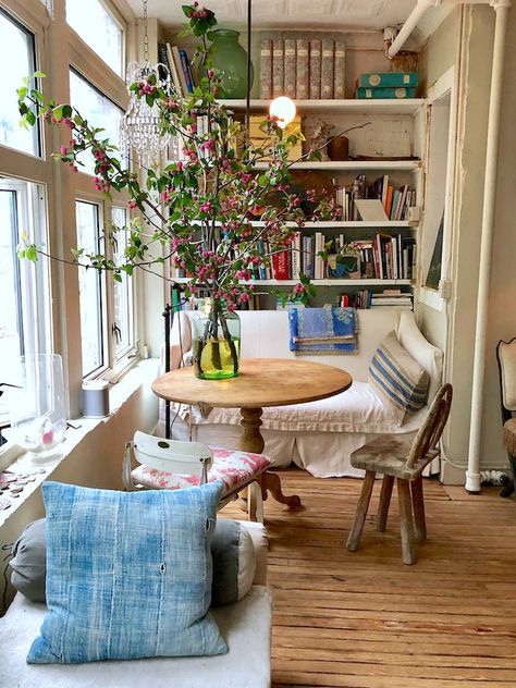 Decor Ikea, Interior Vintage, John Derian, Design Apartment, Nyc Apartment, Cozy Decor, 2020 Fashion, Style At Home, A Living Room