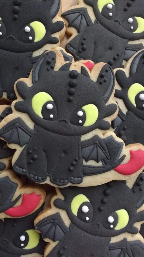 Toothless Party Decorations, How To Train Your Dragon Food Ideas, How To Train Your Dragon Party Decor, How To Train Your Dragon Cupcakes, Toothless Birthday Party Ideas, How To Train Your Dragon Birthday Party, How To Train Your Dragon Party, Httyd Cake, Toothless Cake