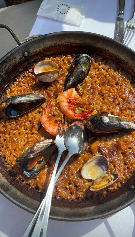 Madrid Food, Travel In Spain, Paella Valenciana, Barcelona Food, Spain Aesthetic, Spain Food, Portuguese Recipes, Food Is Fuel, Spanish Food