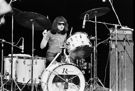 Tommy Ramone on a Rogers kit Tommy Ramone, 1970s Punk, Rogers Drums, Garage Punk, The Ramones, Playing Drums, Joey Ramone, Punk Rock Bands, Punk Bands