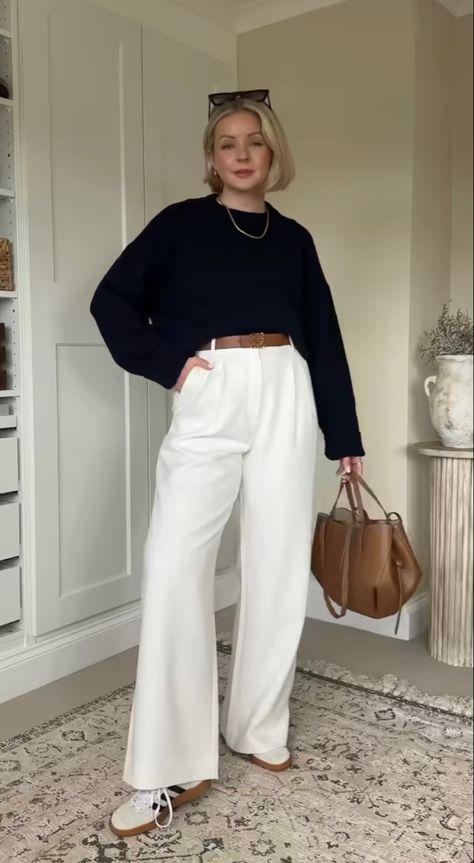 Wide Leg Winter White Pants, White Shirt Outfit Autumn, White Pant Fall Outfit, Outfit Jean Blanc, Pallazo Outfits, Aritzia Effortless Pant Outfit, Effortless Pants Aritzia Outfit, White Wide Leg Pants Outfit, Tailored Pants Outfit