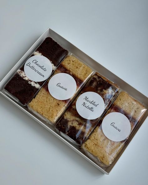 🤩🧡 Cake Slice Packaging, Cups Recipes, Bake Sale Packaging, Dessert Cups Recipes, Sweet Pastry, Dessert Packaging, Cake Logo, Cake Slice, Sweet Pastries