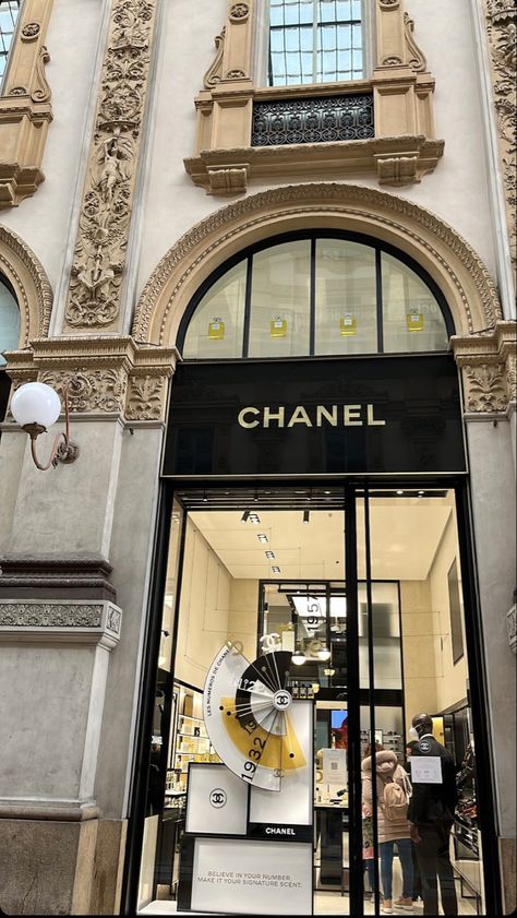 chanel // milan // italy // paris // shopping // makeup // perfume // duomo // galleria // purses 2024 Manifestation, Paris Shopping, Chanel Paris, Milan Italy, Vintage Aesthetic, Milan, Chanel, Paris, Italy