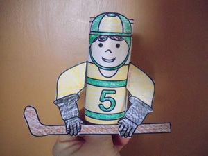 Toliet Paper roll Hockey player Hockey Crafts For Kids, Hockey Projects, 100 Day Activities, Kids Sports Crafts, Hockey Diy, Hockey Crafts, Sports Crafts, Hockey Christmas, Babysitting Fun