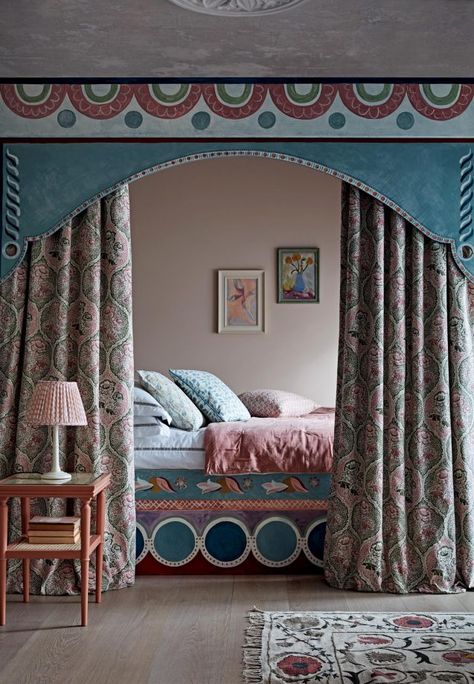 How the Bloomsbury group's interiors at Charleston Farmhouse are still having an impact, over a century later - Country Life Tess Newall, Coral Room, Decorative Painting Techniques, Oval Room Blue, Bloomsbury Group, English Interior, Painting Lamp Shades, Charleston Homes, Flower Room