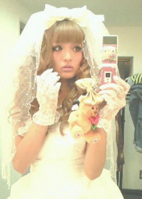 Gyaru gal wedding Gyaru Wedding, Gyaru Girl, Hime Gyaru, Gyaru Fashion, Bad Gal, Kawaii Aesthetic, Japanese Street Fashion, J Fashion, Kawaii Girl