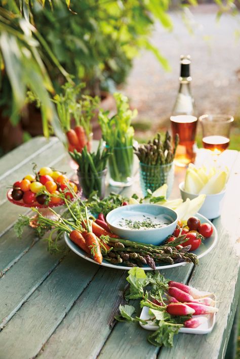 Easy Entertaining Tips to Help You Master the Laid-Back Cali Vibe Herb Dip, Summer Appetizers Easy, Sweet Potato Hummus, Baked Ricotta, Cucumber Bites, Caprese Skewers, Marinated Olives, Classic Appetizers, Snack Prep