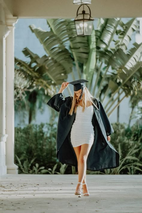 cap and gown senior 2024 senior session inspo senior photos  graduation grad dress Hair For Graduation Pictures, Cute Grad Photos, Senior Photoshoot Ideas Cap And Gown, Highschool Graduation Photoshoot Ideas, 2025 Graduation Pictures, Graduation Pictures Engineering, Creative Photoshoot Ideas Graduation, Senior Photos With Cap And Gown, Graduation Pictures Ideas College