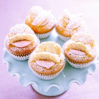 How to make fairy cakes Piniata Cake, Fairy Food, Fairy Cake, Fairy Cakes, Vanilla Cake Recipe, Kids Party Food, Butterfly Cakes, House Garden, Tea Recipes