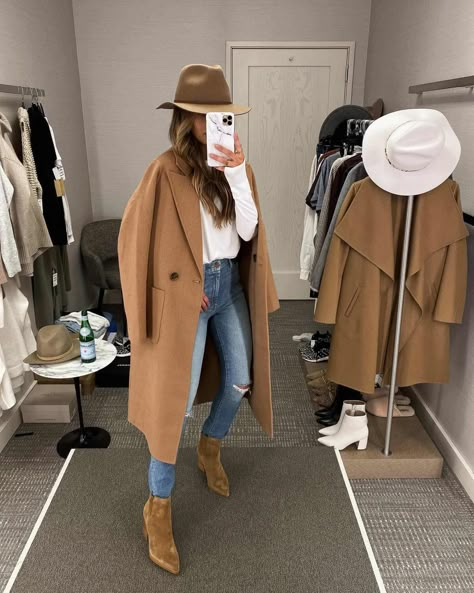 Camel Coat Outfit, Mia Mia Mine, Mia Mia, Mode Tips, Looks Country, Camel Coat, Brown Coat, Coat Outfits, Mode Inspo