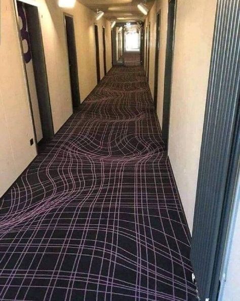 A Hotel In Germany Uses 3D Carpets To Prevent Guests From Running In The Passage Hotel Carpet, Cap Art, Cool Illusions, Textured Carpet, Cool Optical Illusions, Carpet Texture, Office Carpet, Design Fails, Optical Illusions Art