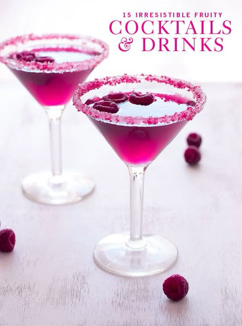 Who said alcoholic drinks can't look AND taste good? We love the Very Pink Raspberry Cosmopolitan. Girly Drinks, Tequila Rose, Cocktail Gin, Raspberry Liqueur, Pink Raspberry, Fruity Cocktails, Pretty Drinks, Triple Sec, Party Drinks