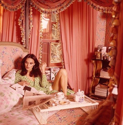 Pink bedroom of our dreams 💝 ... @dvf at home in the 70s #goals Espresso At Home, Messy Nessy Chic, Manhattan Apartment, Vogue Archive, Pink Bedroom, Pink Room, Diy Bed, Breakfast In Bed, Bedroom Aesthetic