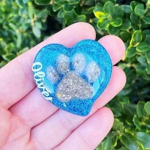 Pet ashes keepsake - Etsy Cremains Ideas Unique, Dog Ashes Ideas, Pet Ashes Ideas, Diy Pet Memorial Ideas, Pet Memorial Ideas Dogs, Pet Memorial Ideas, Pet Ashes Jewelry, Paw Print Art, Paw Print Heart