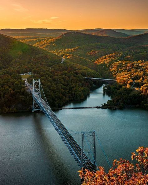 Westchester County Tourism NY on Instagram: “Even the sun sets in paradise. 🌞 Have you hiked Anthony's Nose at sunset? If not, make it your next #sundaystroll. You can thank us later!…” Westchester Ny, Westchester County, Sun Sets, New York State, Make It, Tourism, The Sun, Paradise, Hiking